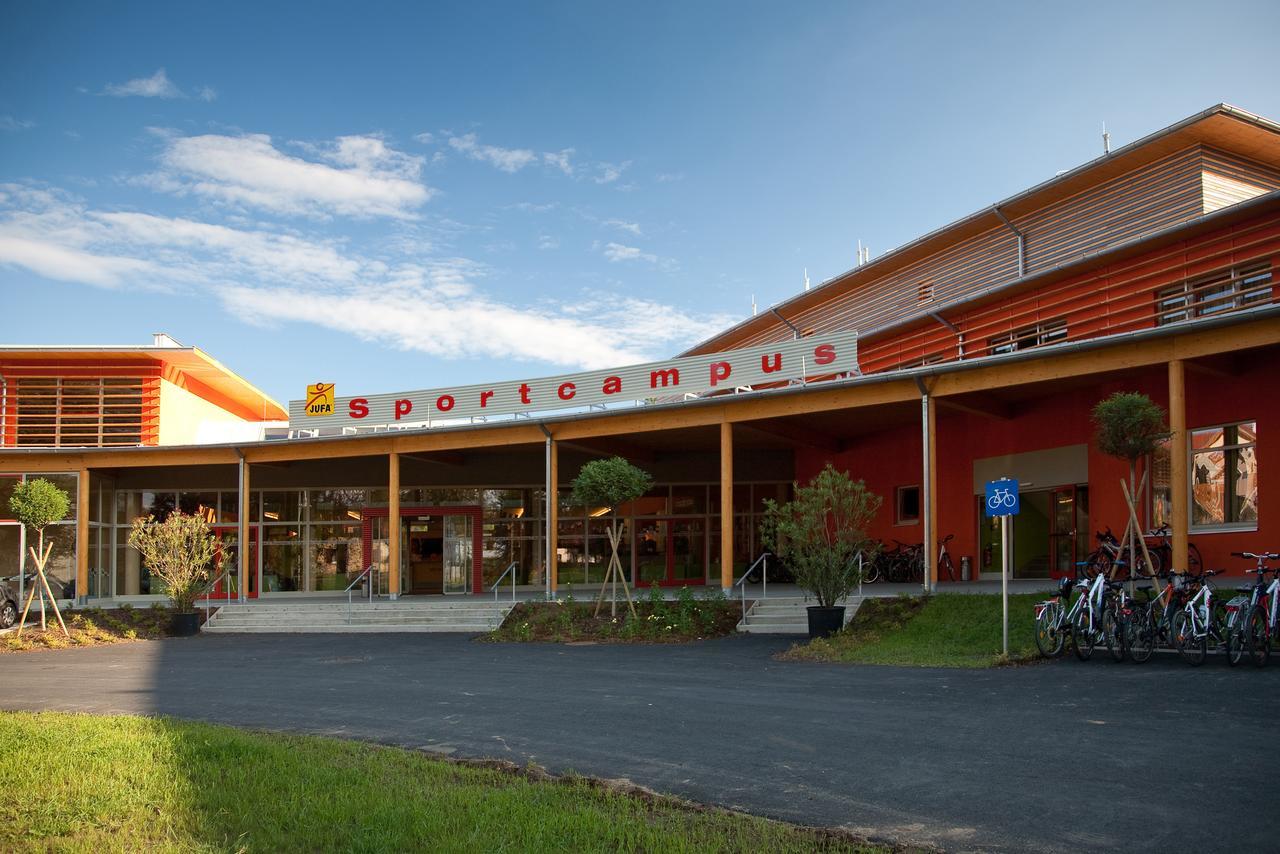 Jufa Hotel Лайбниц Екстериор снимка