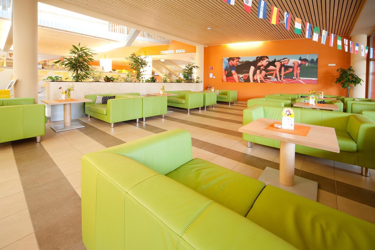 Jufa Hotel Лайбниц Екстериор снимка