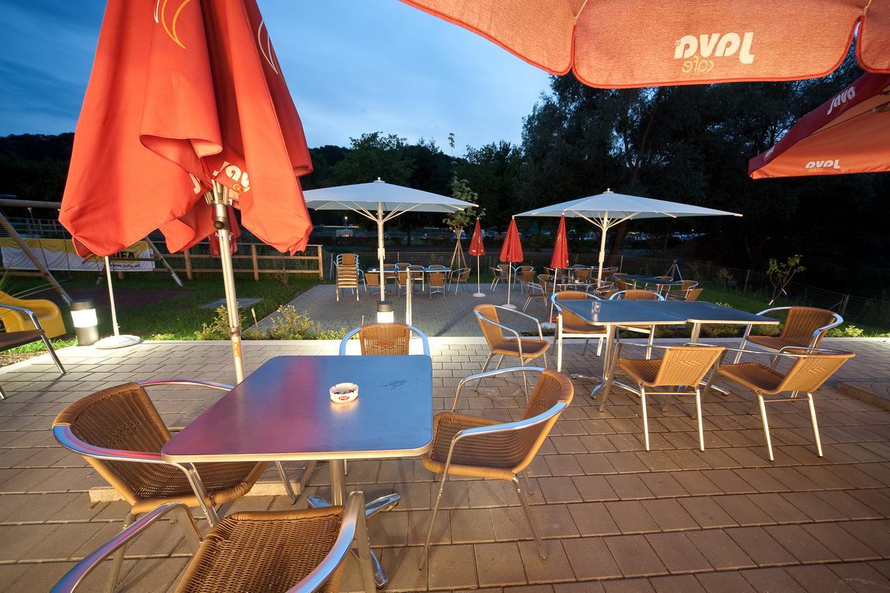 Jufa Hotel Лайбниц Екстериор снимка